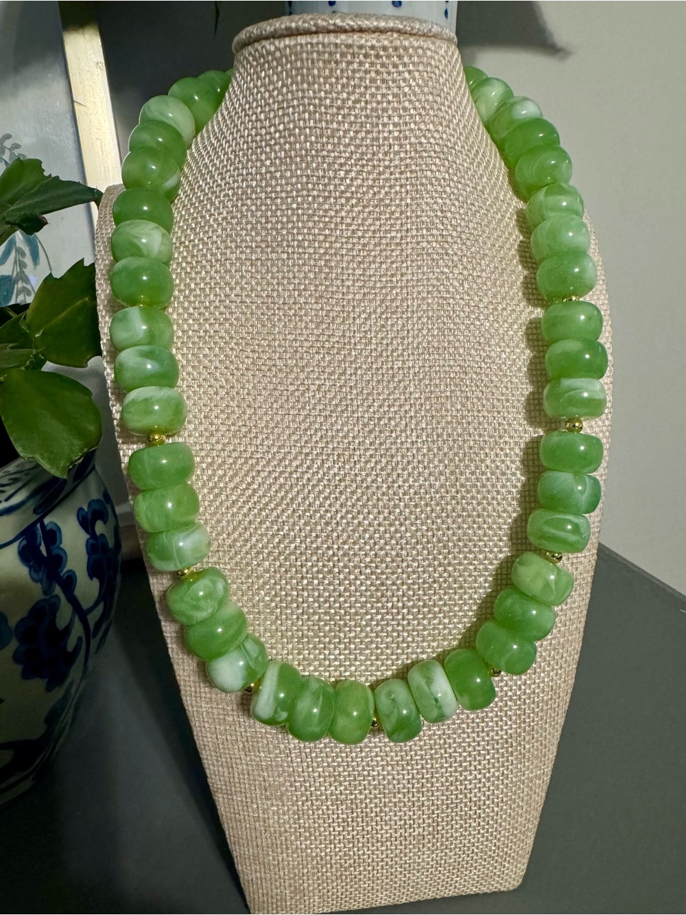 Green Beaded Jade-Style Necklace - Elegant Women's Jewelry